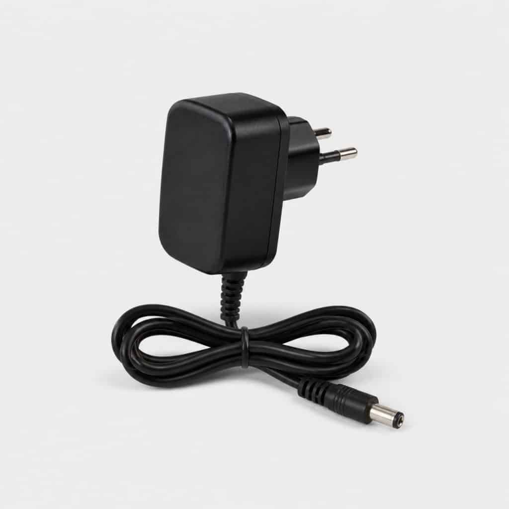 Adaptateur secteur compact avec câble et connecteur jack