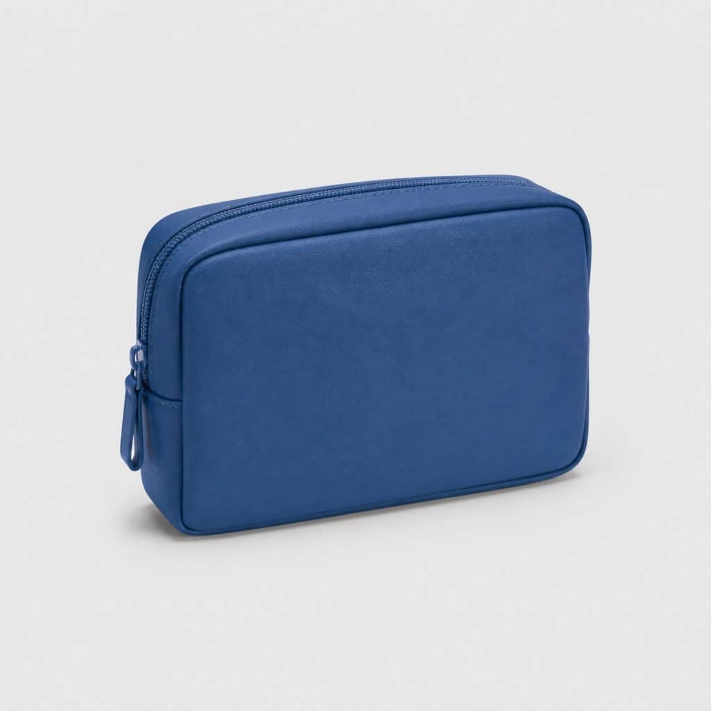 Pochette de rangement bleue pour deux paires de chaussures, fermée